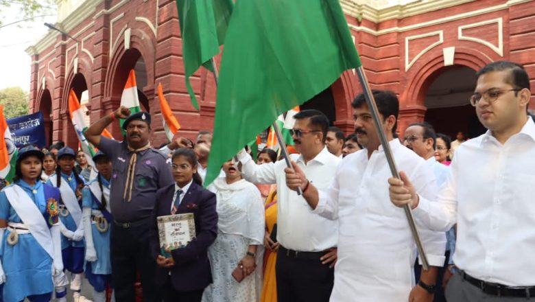 जौनपुर।हमारा संविधान, हमारा स्वाभिमान के तहत जौनपुर में बाबा साहब आम्बेडकर जयंती समापन समारोह आयोजित।