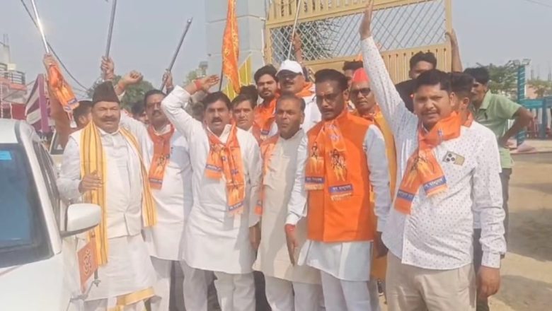 जौनपुर।भगवान परशुराम की झांकी रही आकर्षण का केंद्र, ब्राह्मण संगठनों ने निकाली सामूहिक शोभायात्रा 