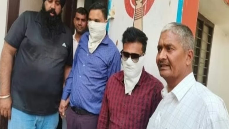 हापुड़ में बीएसए कार्यालय के दो बाबुओं को मान्यता के नाम पर 70 हजार की रिश्वत लेते एंटीकरप्शन टीम ने धरा