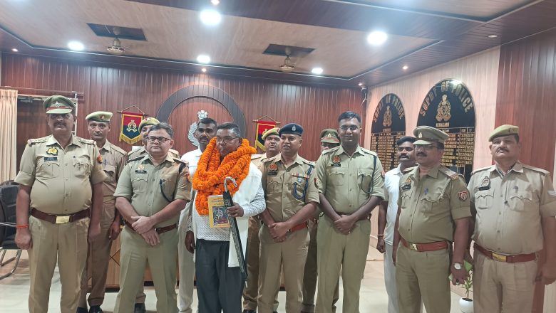 आज़मगढ़।सेवा निवृत्त उपनिरीक्षक की गई विदाई 