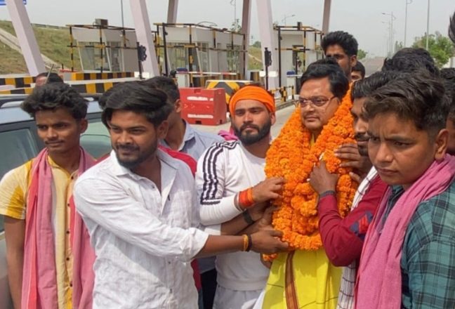 आजमगढ़।प्रदेश उपाध्यक्ष अभिषेक उपाध्याय का फुलवरिया टोल पर हुआ जोरदार स्वागत ।  