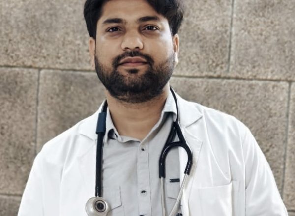 आजमगढ़।आशुतोष प्रियदर्शी को मिली एम बी बी एस की डिग्री, प्रसन्नता 