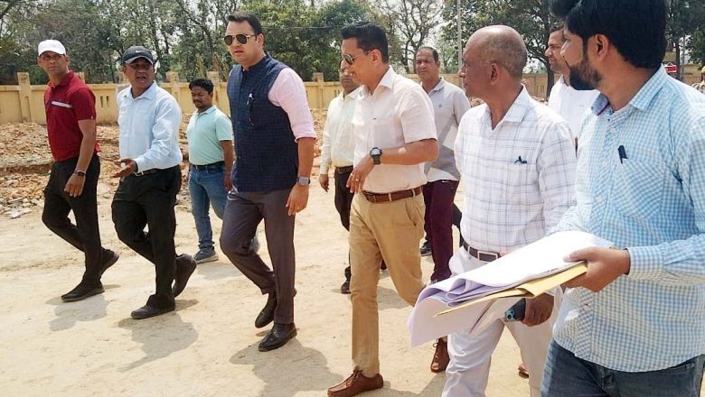 बदायूँ।डीएम ने किया स्टेडियम के निर्माण कार्याें का निरीक्षण
