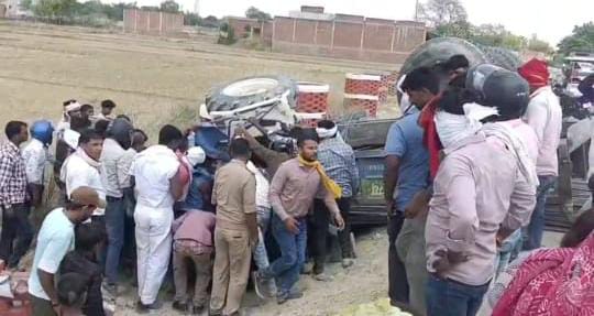 भदोही।डायल-112, पी आर वी पुलिसकर्मियों की तत्परता से सड़क दुर्घटना में गम्भीर रूप से घायल व्यक्ति की बची जान।