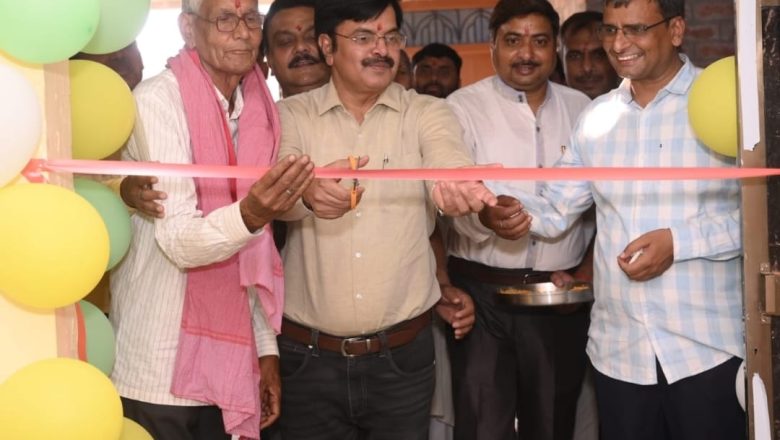 जौनपुर।जिलाधिकारी ने किया कम्मरपुर गो-आश्रय स्थल का औचक निरीक्षण