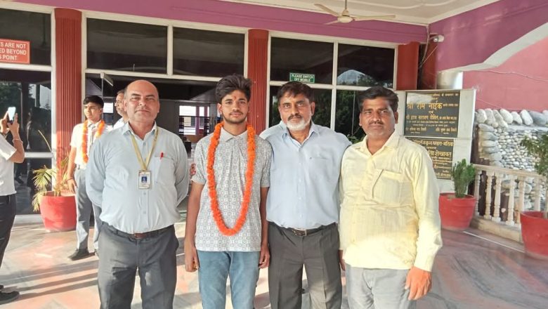 बलिया।सेंट जेवियर्स स्कूल धरहरा बलिया के तन्मय सिंह ने रचा कीर्तिमान, दसवीं बोर्ड में 97.4% अंकों के साथ प्रथम स्थान