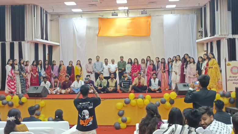 जौनपुर।मिस्टर फेयरवेल शशांक, मिस फेयरवेल सानिया सोनी बनीं 