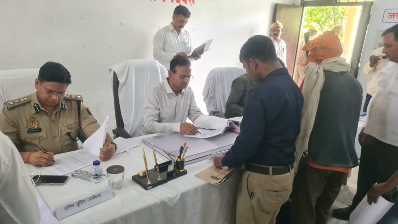 आजमगढ़।निजामाबाद में सम्पूर्ण समाधान दिवस पर डीएम व एसपी ने सुनी फरियाद 