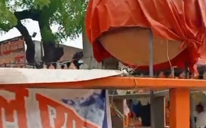 बलिया।नगरा में निशुल्क प्याऊ का उद्घाटन सिर्फ दिखावा, पानी के अभाव में खाली पड़ा मटका 