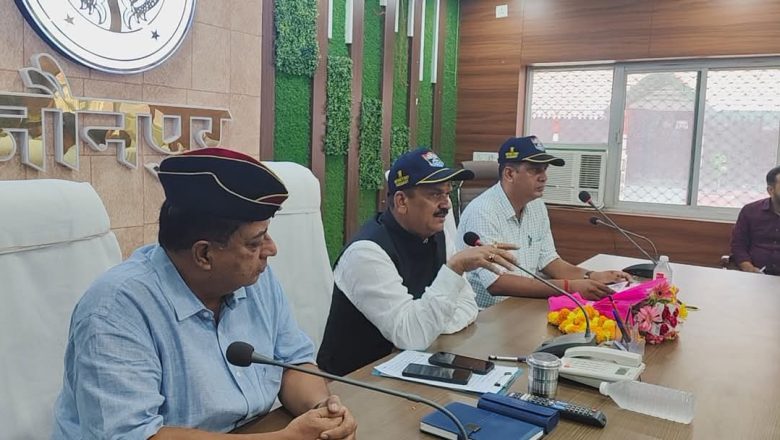 जौनपुर।कलेक्ट्रेट सभागार में सैनिक बंधु बैठक सम्पन्न, पूर्व सैनिकों की समस्याओं के समाधान के निर्देश