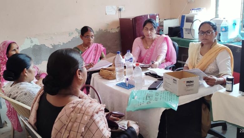 भदोही/दुर्गागंज।प्राथमिक स्वास्थ्य केंद्र पर एएनएम ,आंगनबाड़ी, आशा की बैठक संपन्न।