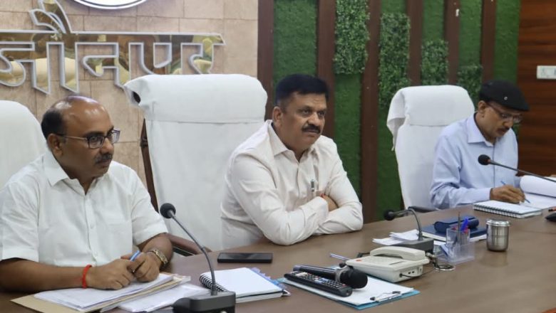 जौनपुर।राजस्व वसूली को लेकर डीएम सख्त, वन विभाग के अधिकारियों का वेतन रोकने का निर्देश।