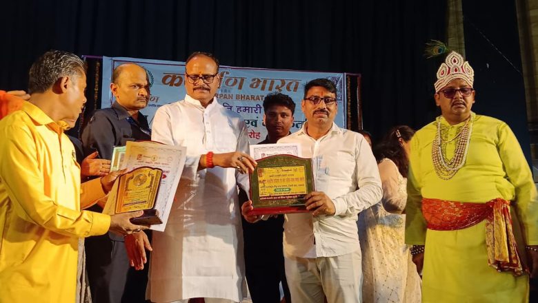 बलिया।लोककला, साहित्य और संस्कृति के संगम में निखरी प्रतिभाएं: लखनऊ में राज्य स्तरीय कार्यशाला में उपमुख्यमंत्री के हाथों सम्मानित हुए बलिया के शिक्षक डॉ0 संजय यादव