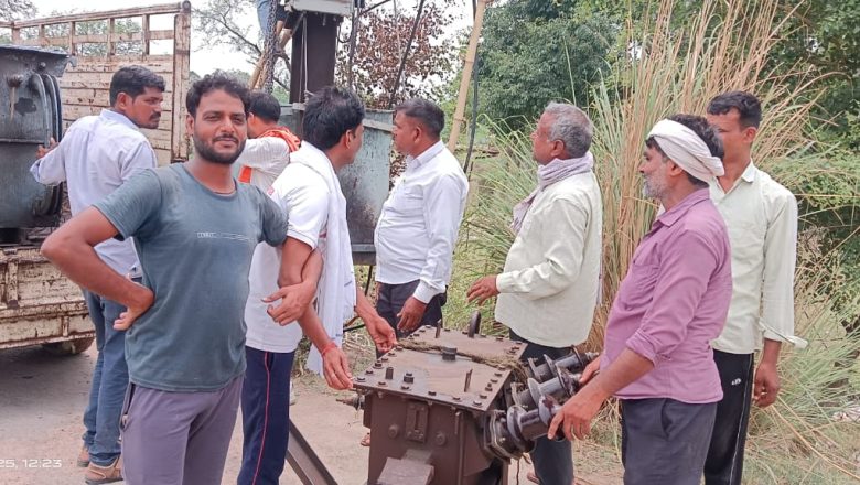 आजमगढ़।सिधौना बाजार में लगभग10 दिनों के बाद रिपेयर ट्रांसफार्मर 100 केवी का आया और वापस चला गया