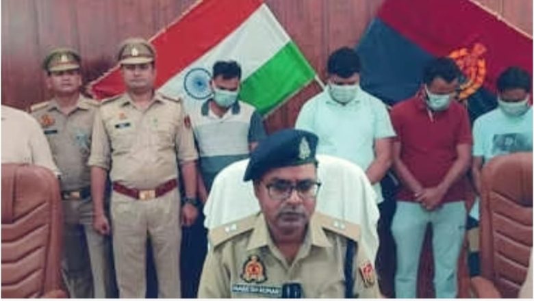 बुलंदशहर । बैंक कर्मियों से मिलीभगत करके निष्क्रिय बैंक खातों के मोबाइल नंबर बदल करते थे करोड़ों का लेनदेन