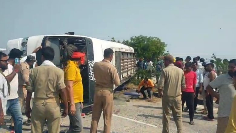 जौनपुर।बदलापुर की तरफ स आ रही प्राइवेट बस लखौवां हाईवे पर पलटी, 4 लोगों की दर्दनाक मौत, आधा दर्जन घायल
