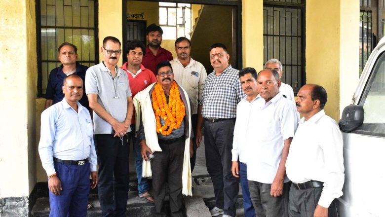 बदायूँ।सेवानिवृत्ति पर कार्मिक को दी भावभीनी विदाई