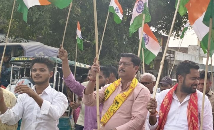 बदायूँ।अपरेशन सिंदूर की सफलता पर भाजपा ने निकाली तिरंगा यात्रा ब्लाक प्रमुख पति दिनेश सिंह ने किया शुभारंभ।