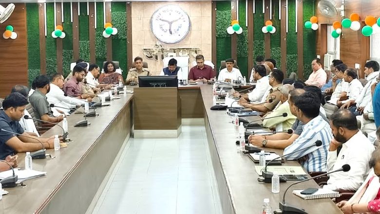 जौनपुर।शांति समिति की बैठक में त्योहारों को शांतिपूर्ण और स्वच्छ ढंग से मनाने के निर्देश