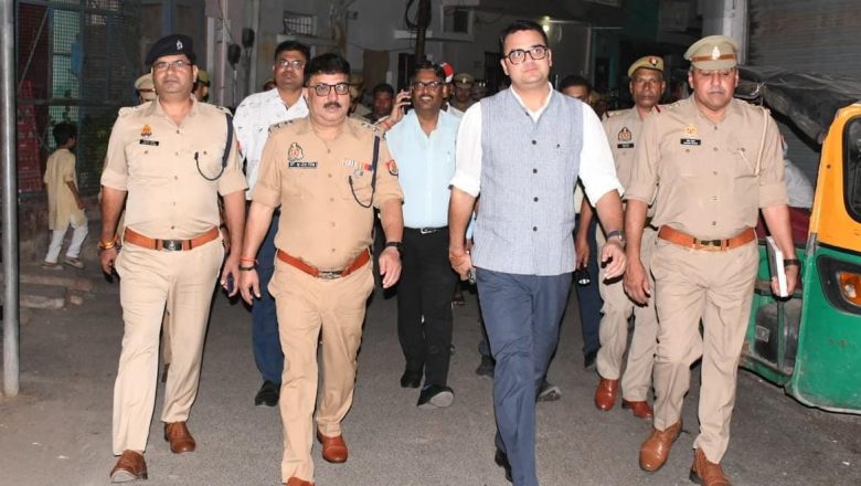 बदायूं।ईद-अल-अज़हा को लेकर डीएम व एसएसपी ने किया शहर में फुट मार्च