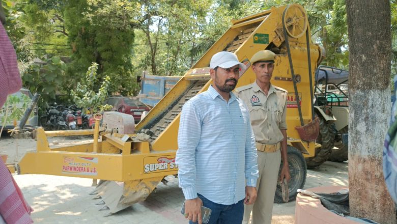 भदोही।अवैध खनन करने पर स्क्रैपर और एक ट्रैक्टर को किया गया सीज।