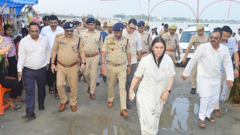 बदायूँ।कमिश्नर ने कांवड यात्रा के संबंध में किया कछला घाट का निरीक्षण, बैठक कर अधिकारियों को दिए निर्देश