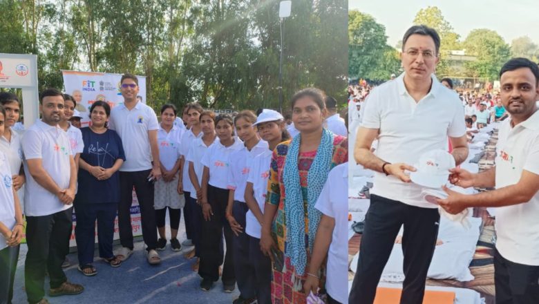 शाहजहांपुर।जिला युवा अधिकारी की टीम ने माई भारत टी शर्ट और कैप वितरित कर कार्यक्रम को प्रदान की सुंदरता