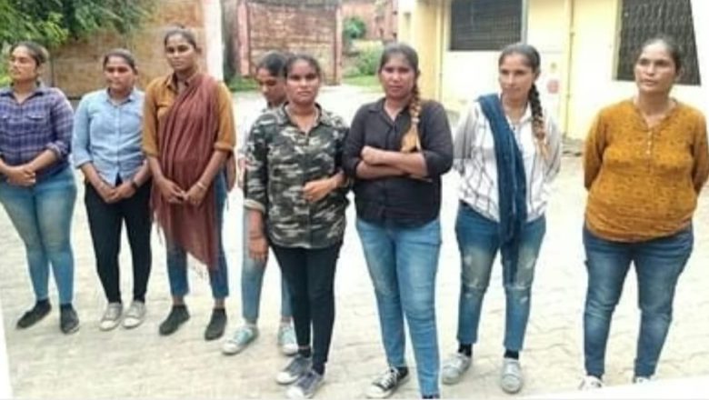 बरेली।टी शर्ट और जींस पहने भीख मांग रही थी स्मार्ट युवतियां पुलिस ने किया गिरफ्तार हुई जमानत पर रिहा।