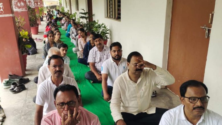 आजमगढ़।बड़े ही उत्साह के साथ मनाया गया अंतर्राष्ट्रीय योग दिवस।