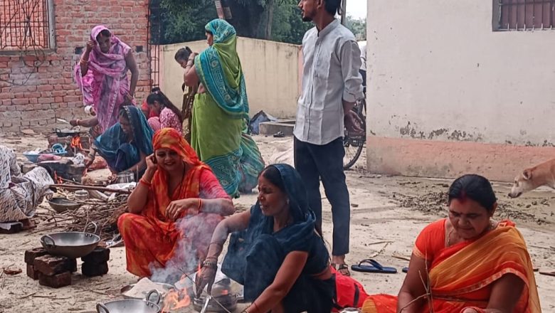 आजमगढ़।त्रयोदशी तिथि आषाढ़ महीने के कृष्ण पक्ष में सिद्धेश्वरी मंदिर पर चढ़ा हलवा और पूरी।