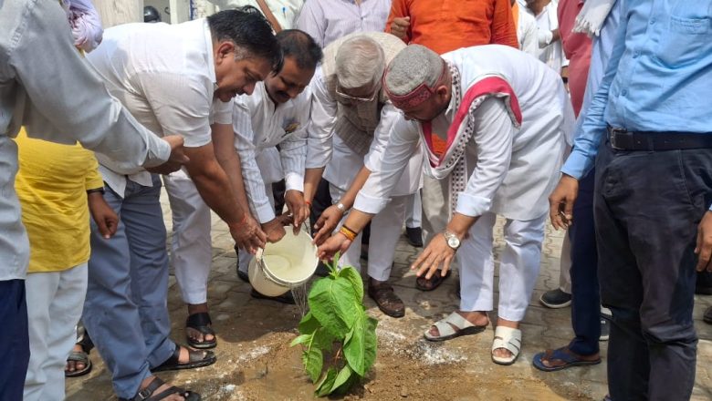 आजमगढ़।डॉ श्यामा प्रसाद मुखर्जी के बलिदान दिवस पर भाजपा ने संगोष्ठी और श्रद्धांजलि दी