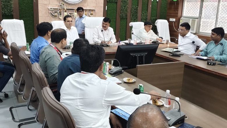 जौनपुर।डीसीसी-डीएलआरसी बैठक सम्पन्न: जिलाधिकारी ने सीएम युवा योजनाओं की समीक्षा कर दिए निर्देश, सीडी रेशियो कम होने पर जताई नाराजगी।
