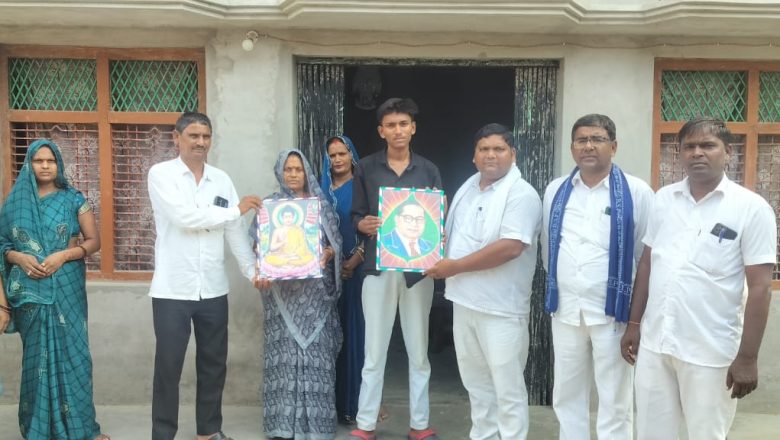 आजमगढ़।नीट परीक्षा में उत्तीर्ण सौरभ कुमार का बसपा कार्यकर्ताओं ने किया सम्मानित