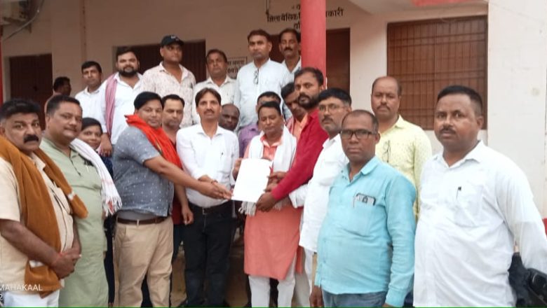 बलिया।आर्थिक समस्या से परेशान *मानदेय भुगतान हेतु शिक्षा मित्रों ने दिया अल्टीमेटम