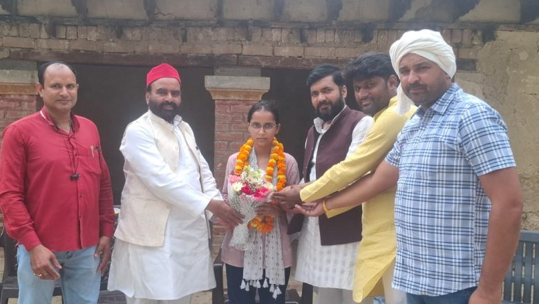 जौनपुर।B.Ed प्रवेश परीक्षा में तीसरा स्थान पाने वाली शिवांगी यादव सम्मानित