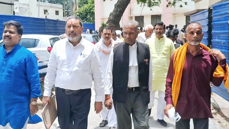 आजमगढ़।सनी मिश्रा के हत्यारों की गिरफ्तारी को लेकर ब्राह्मण समाज कल्याण परिषद ने एस पी को दिया ज्ञापन ।