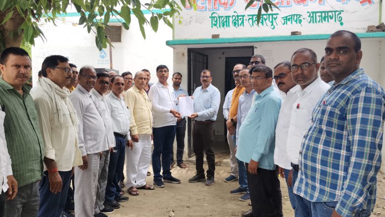 आजमगढ़।तहबरपुर में शिक्षको ने विद्यालयो के विलय के विरोध में खण्ड शिक्षा अधिकारी को सौंपा ज्ञापन ।