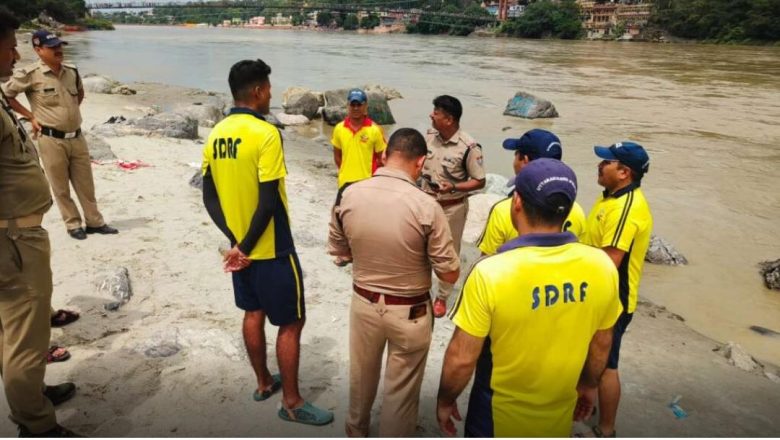 उत्तराखंड (ऋषिकेश)। चेतावनी बोर्ड भी नहीं आया काम, दो पर्यटक नदी में बहें।