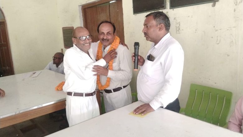 बलिया।क्रिमिनिल एंड रेवेन्यू बार एसोसिएशन के नवनिर्वाचित जिला महासचिव का बैरिया तहसील में जोरदार स्वागत