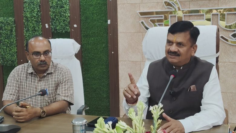 जौनपुर।आजमगढ़-वाराणसी राजमार्ग मुआवजा प्रकरण को लेकर जिलाधिकारी ने की अहम बैठक