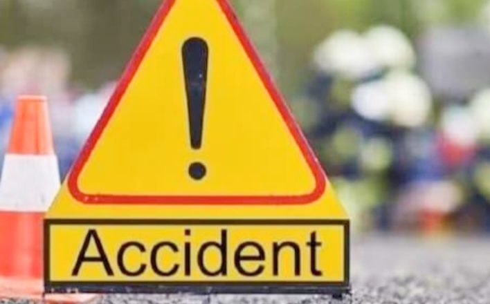 जौनपुर।अनियंत्रित ट्रेलर की चपेट में आने से मोटरसाइकिल सवार दो की मौत एक घायल।