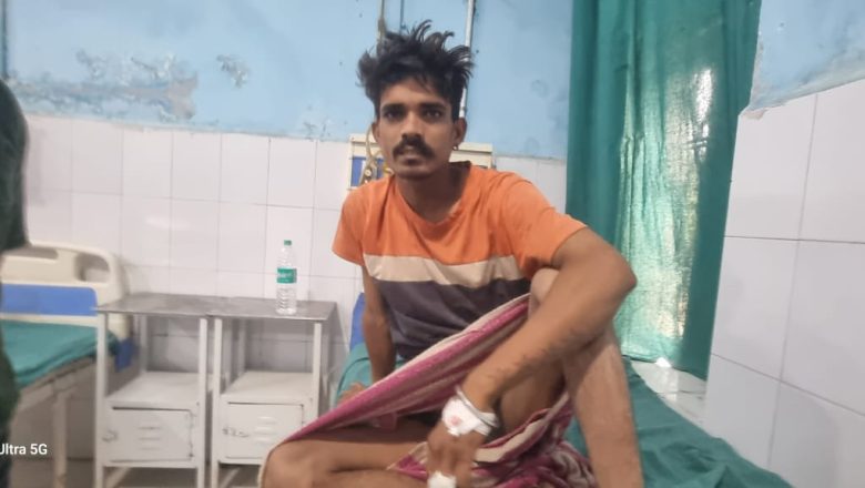 भदोही।पत्नी की गला रेतकर पति ने की हत्या खुद विशाल पदार्थ खाकर आत्महत्या का प्रयास ।