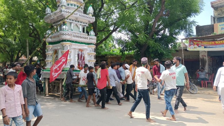 भदोही।शान्ति पूर्ण तरीके से ताजिया कर्बला में किया गया सुपुर्द ए खाक।