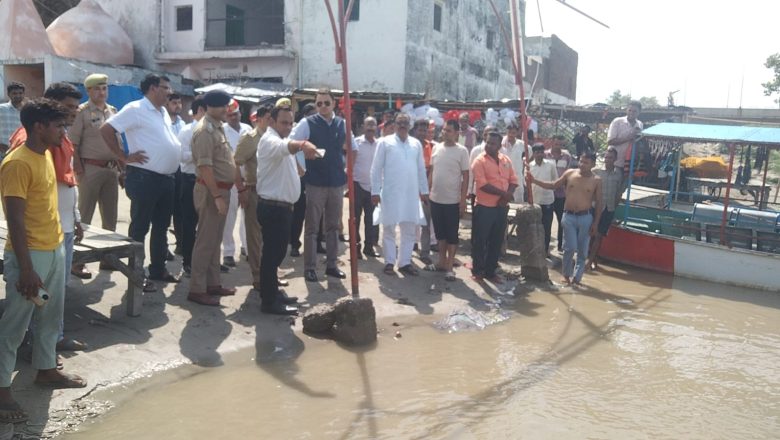 बदायूँ।कांवड़ यात्रा को दृष्टिगत रखते हुए डीएम ने कछला घाट का किया निरीक्षण ।