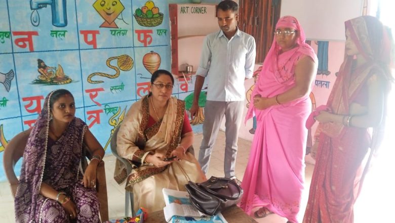 भदोही।बाल विकास परियोजना की ओर से लगाया गया ईकेवाईसी कैंप। 