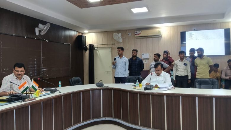 बदायूँ।लंबित आवेदन पत्रों का प्राथमिकता पर निस्तारण करें सभी बैंक