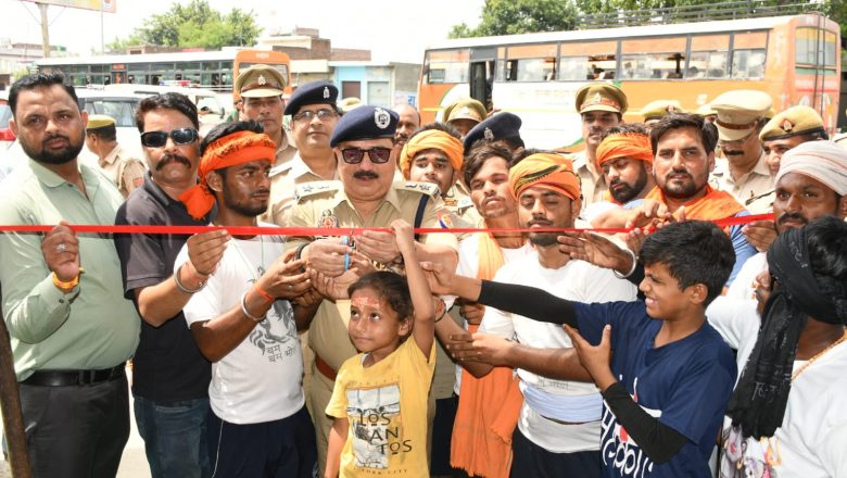 बदायूँ।एसएसपी द्वारा जनपद में अलग अलग स्थानों पर काँवड़ यात्रा पुलिस सहायता केन्द्र का फीता काटकर उद्घाटन किया।