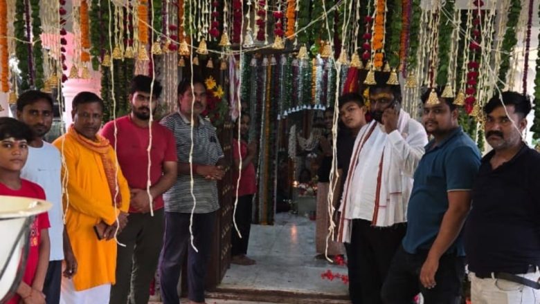 जौनपुर।श्री इच्छापूर्ति महादेव मंदिर पर हुआ भव्य भंडारे का आयोजन ,गायक रविंद्र सिंह ज्योति ने बांधा समां