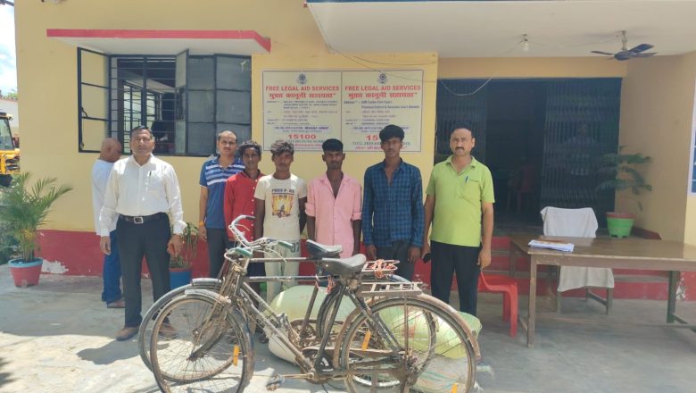 भदोही।एसओ लव सिंह की टीम ने दबोचे चार बाल अपचारी, चोरी की साइकिलें और गेहूं बरामद।