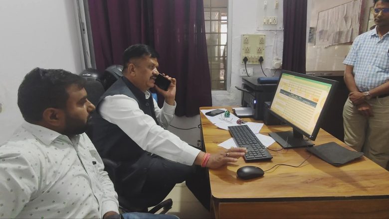 जौनपुर।जिलाधिकारी ने सीएमओ कार्यालय का किया औचक निरीक्षण, पंजीकरण प्रक्रिया में सघन निगरानी के निर्देश।